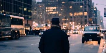 Guia Atualizado 2025: Como Abrir Conta Bancária nos EUA Sendo Residente em Guia Atualizado 2025: Como Abrir Conta Bancária nos EUA Sendo Residente em - Cover Image